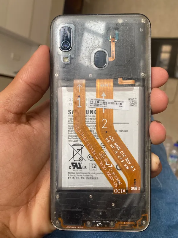 galaxy A30 ekran singan orqakorpus yoq zor ishledi