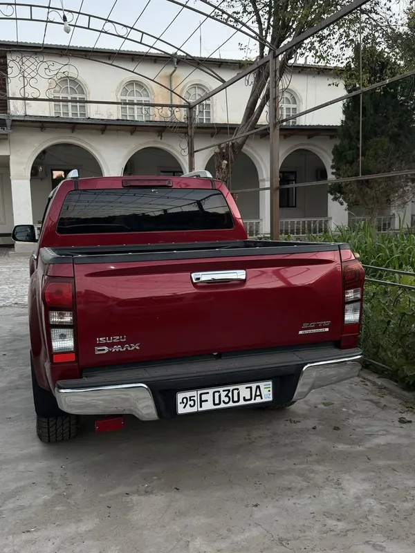 Isuzu D-MAX Irbis 1 Isuzu D-MAX Irbis 1