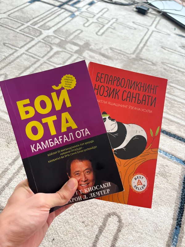 Kitoblar sotiladi