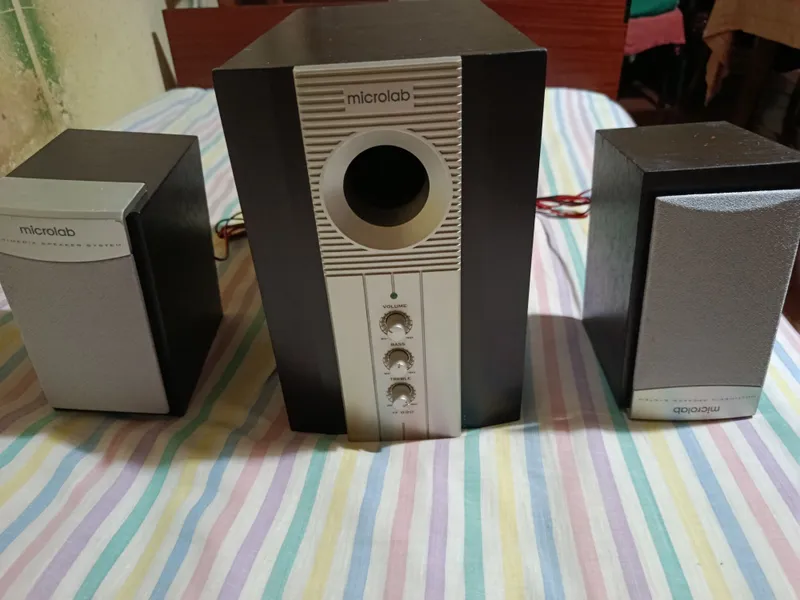 Продаётся сабвуфер MICROLAB 2