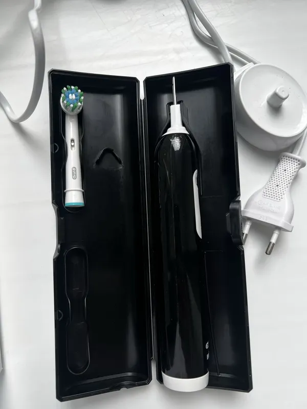 Электрическая зубная щетка Oral B PRO SERIES 1 — фото 1