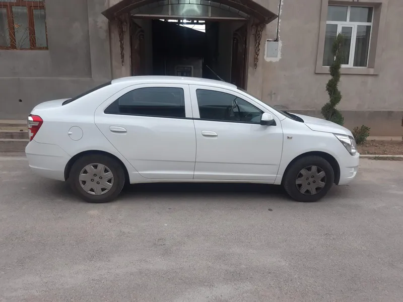 ХОВЛИ сотилади