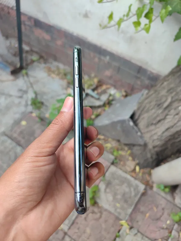 iPhone 11 Pro Max 256GB LL/A 2 iPhone 11 Pro Max 256GB LL/A 2