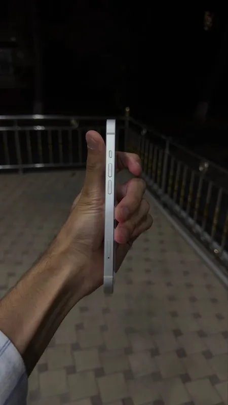 Iphone 13 white. 3 Iphone 13 white. 3