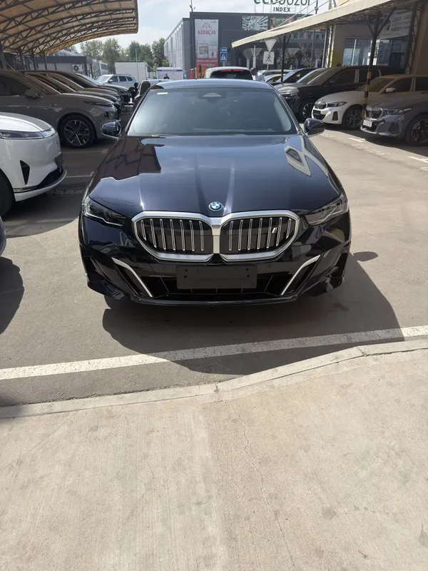 BMW i5 40L M-Sport 2025 yil — фото 1