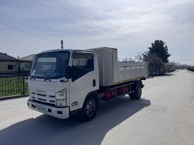 Isuzu Samasval 2011 7