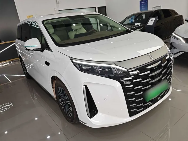 BYD Xia DM-i 1.5T 180km Beyond Edition — фото 1