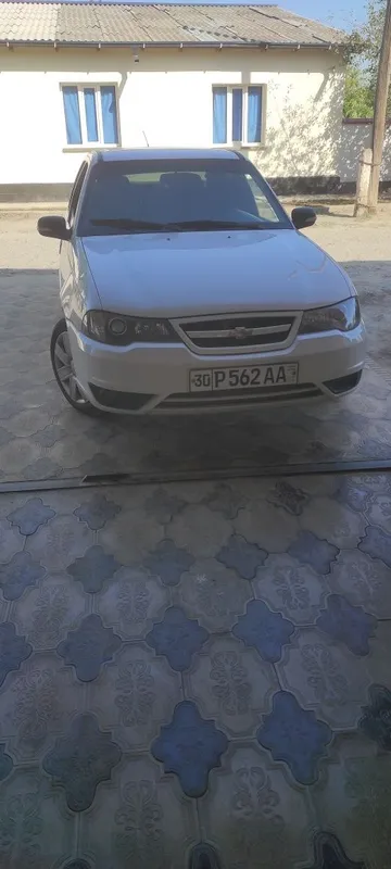 Moshina zoʻr holatda ikkita eshigida kraska bor 1 Moshina zoʻr holatda ikkita eshigida kraska bor 1