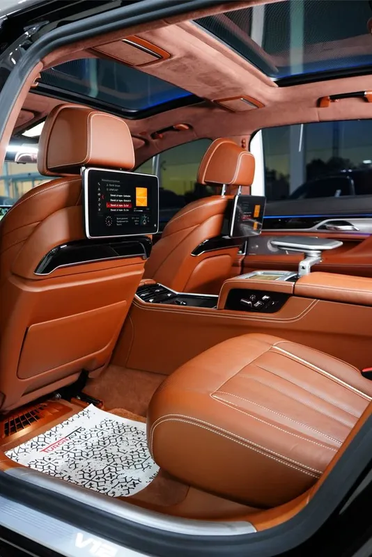 BMW M760Li V12 xDrive 8 BMW M760Li V12 xDrive 8