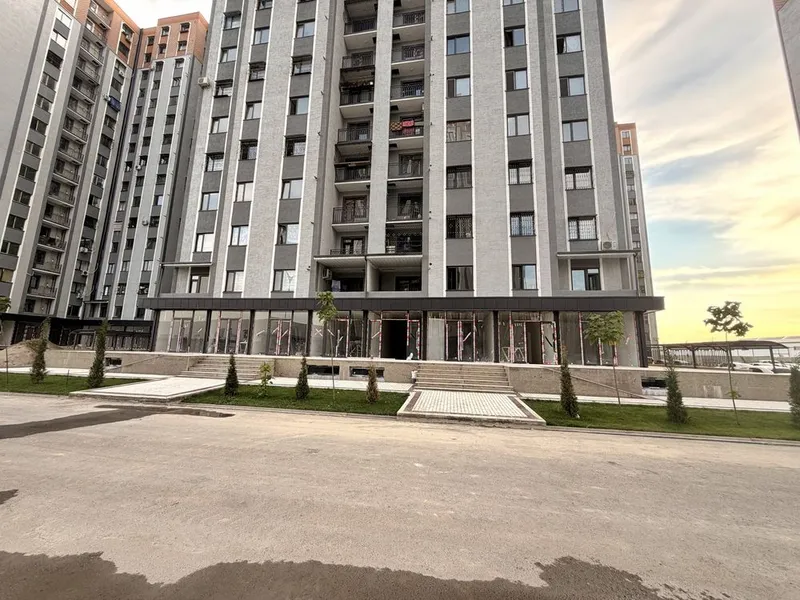 Аренда клиника магазин янги хает 450м2 4200$ 1