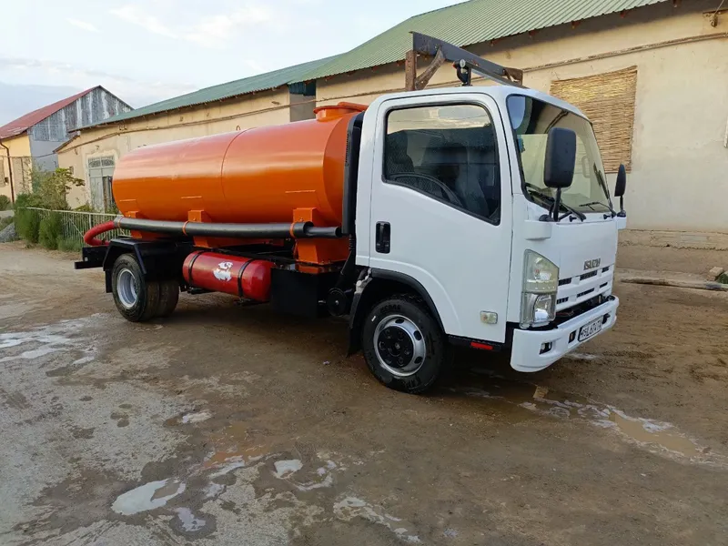 Isuzu. sesterna