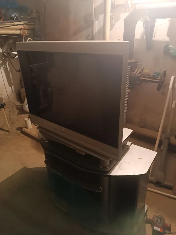 Televizor sotiladi LG eski variant ishlaydi hammayogʻi. 3 Televizor sotiladi LG eski variant ishlaydi hammayogʻi. 3