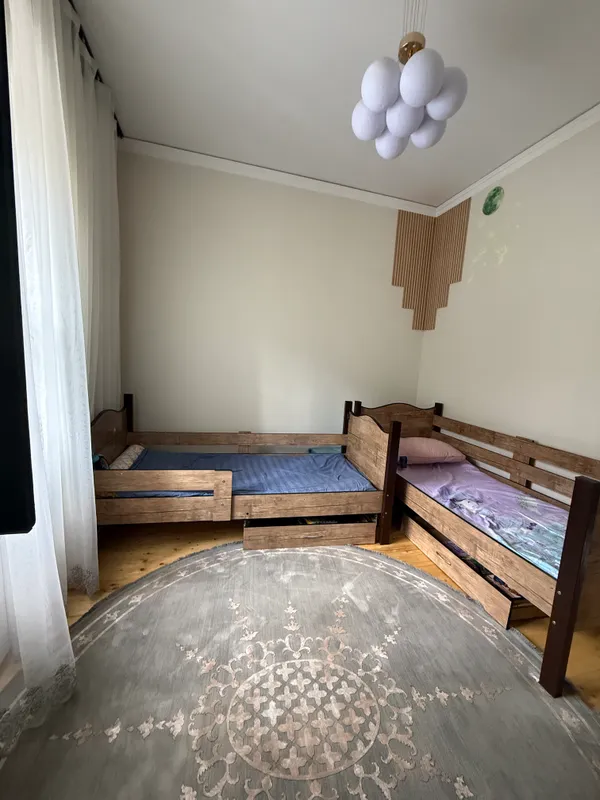 Kravatlar 2 dona eni 80sm. Uzunligi 185 sm. 800000