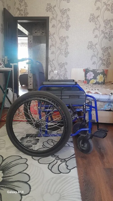 Oddiy nogironlar aravachasi. Buklanadigan yurish moslamasi. Uch oyoqli hassa. 1 Oddiy nogironlar aravachasi. Buklanadigan yurish moslamasi. Uch oyoqli hassa. 1