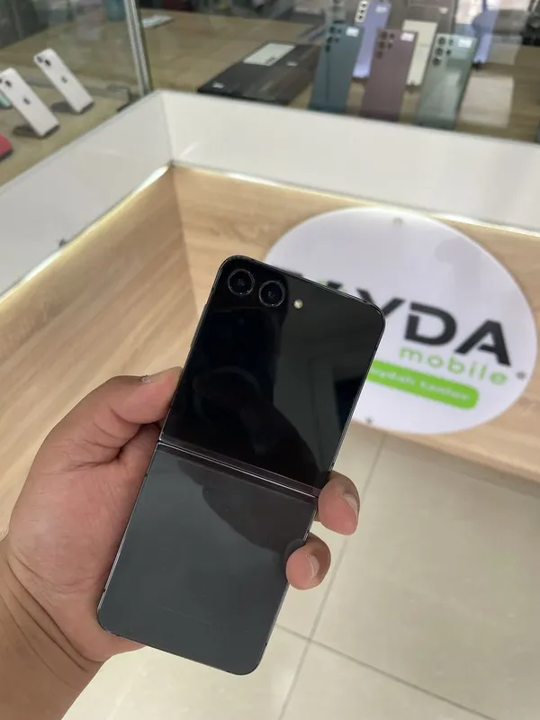 Samsung filp 5 madeli idel holatda — фото 2