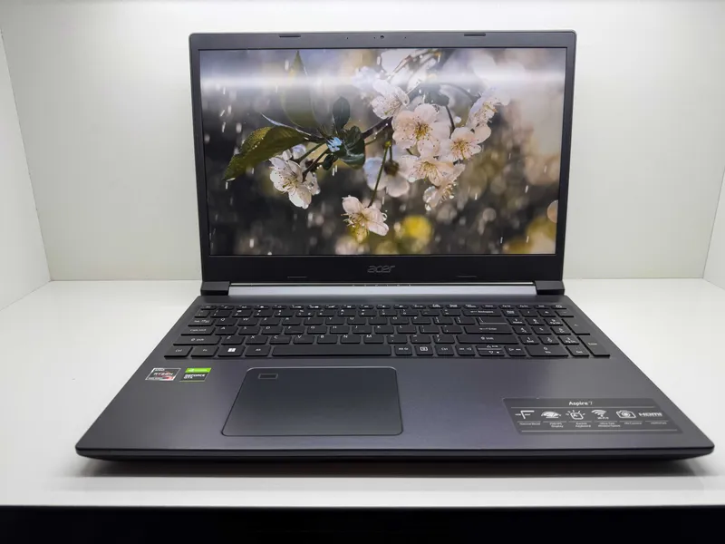 Acer Aspire 7 Notebook 1 Acer Aspire 7 Notebook 1