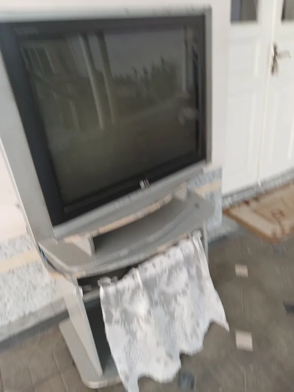 Телевизор продаётся 3