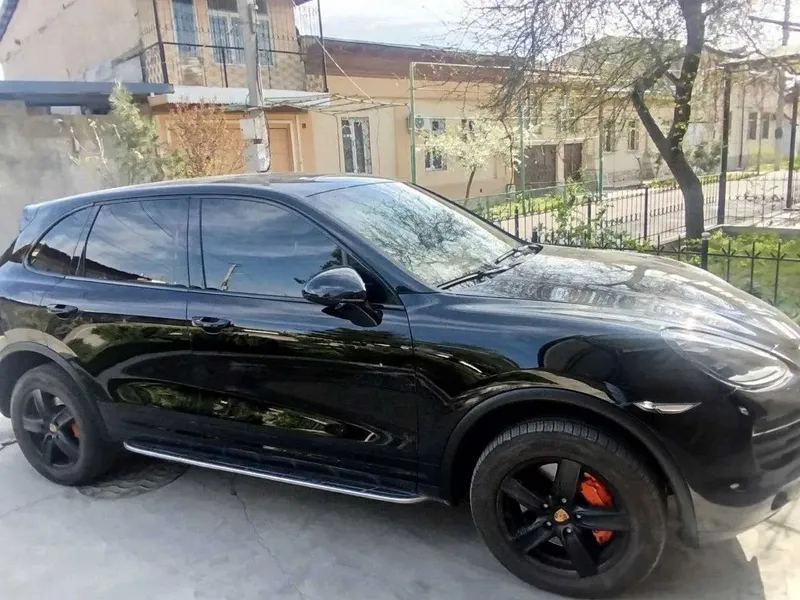 Porshe Cayen сотилади