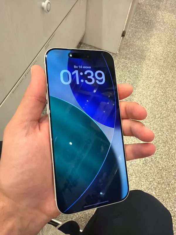 iPhone 17 pro max silver