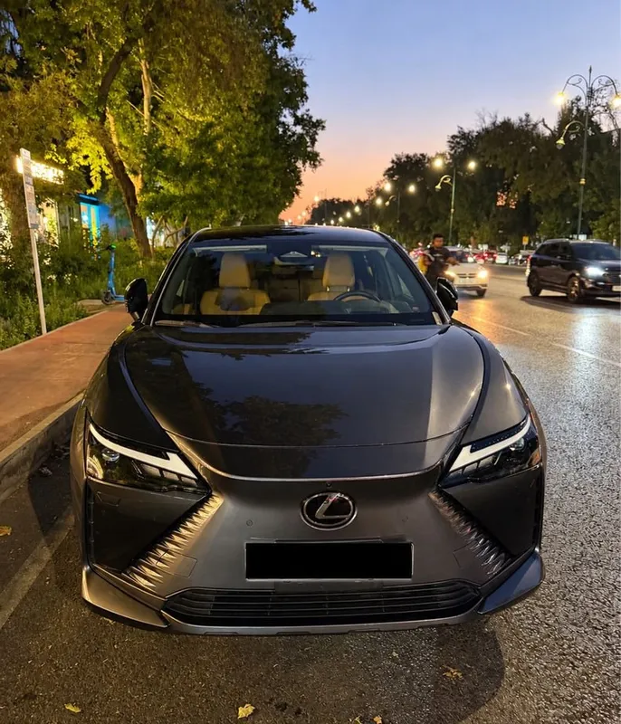 Lexus RZ 450e Premium AWD elektromobili sotiladi 1 Lexus RZ 450e Premium AWD elektromobili sotiladi 1