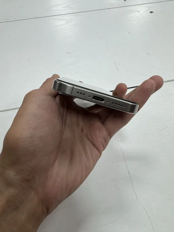Iphone 15 pro edial 5