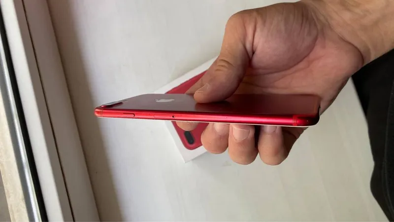 Iphone 7+ (Red product) 256gb 3 Iphone 7+ (Red product) 256gb 3