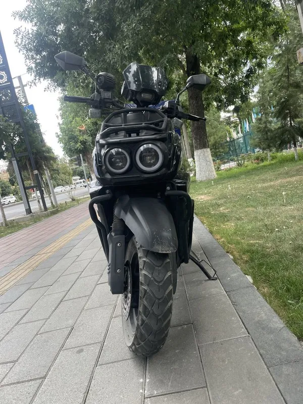 Sukuter tank sotiladi 1