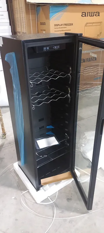 Aiwa vitrinali muzlatkich uyga yetkazib berish bilan. 1