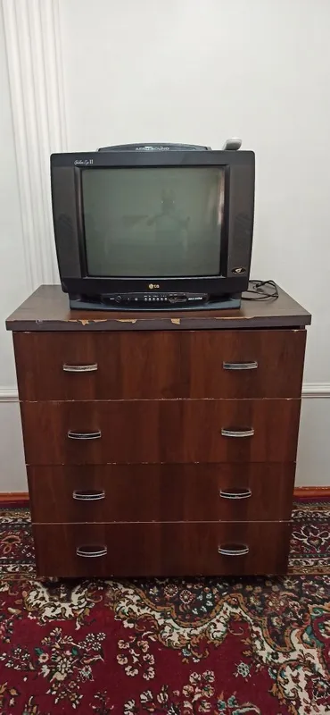 Комод 4 полки раздвигаются. Торг