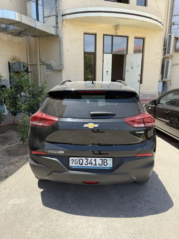 Tracker 2 Ls 2025 qora 3