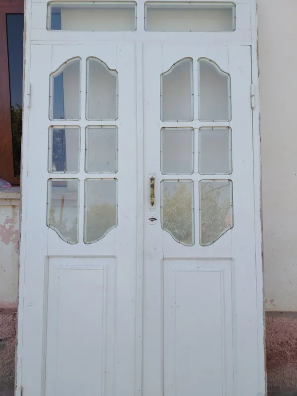 Sifatli yog'ochdan tayyorlangan eshik sotilafi Sifatli yog'ochdan tayyorlangan eshik sotilafi