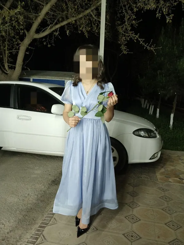 qizlar uchun oqshom libosi