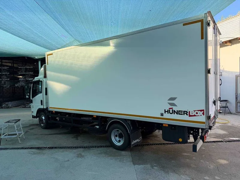 Isuzu 5.9 metr Pochti Yangi Kam Haydalgan Ideal xoxlaydiganlar uchun 1