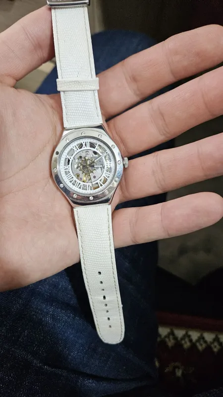 Часы оригинал Swatch в хорошем состоянии швейцарский механизм 1