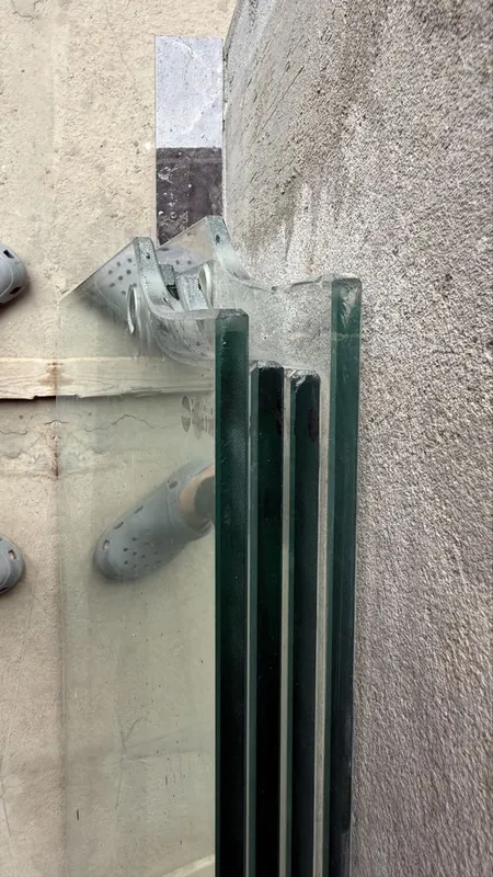 Kolyonniy oyna eshiklar 4 ta eni 88.5 sm boyi 2.20sm — фото 1