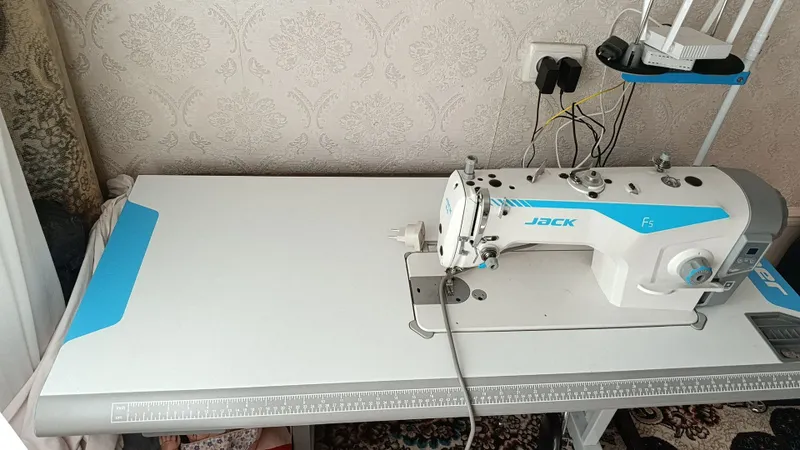 Швейная машина Jack 1