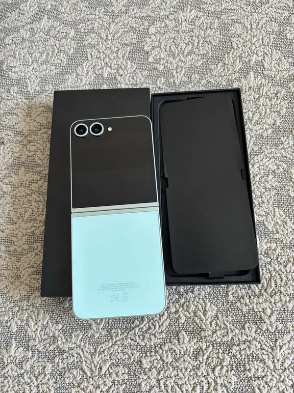 Идеал Samsung Galaxy Z Flip 6 256GB