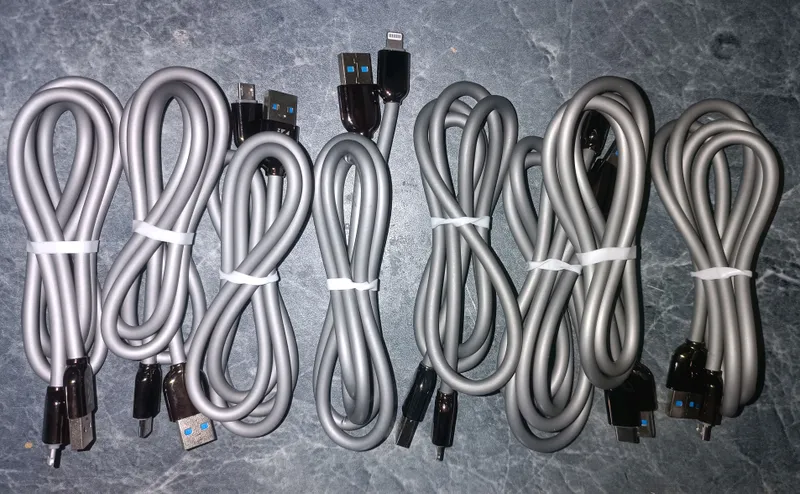 Telefon USB sotiladi dona 20.000 som