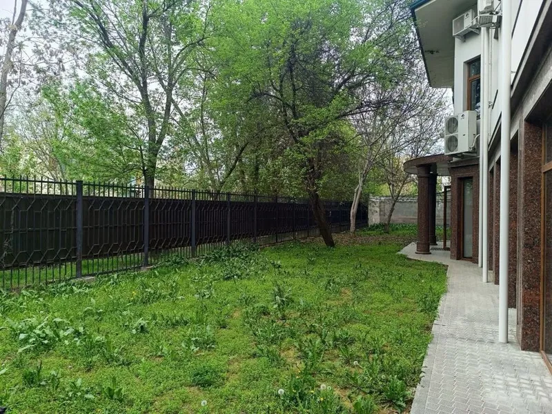 Продается здание Лабзак 19соток 7