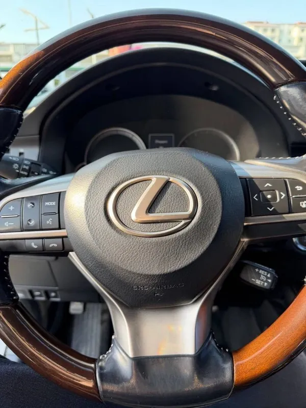 Lexus 250 белый автомат коробка 7 Lexus 250 белый автомат коробка 7