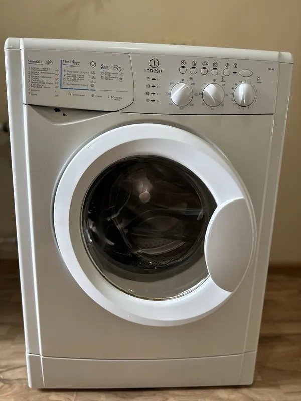 Продаю б/у стиральную машинку indesit 1