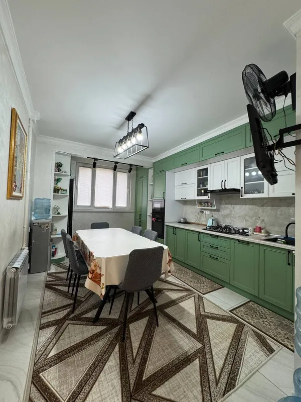 Продаётся 4-комнатная квартира, 100 м², 2/9, евро ремонт 6
