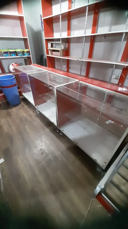 Полка витрина . 1