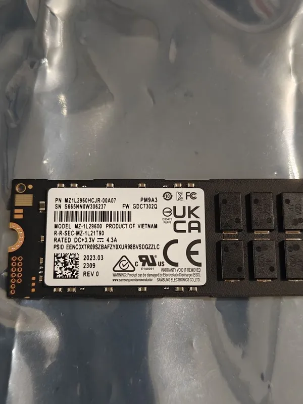 Серверный SSD Samsung MZ1L2960HCJR-00A07 — фото 2