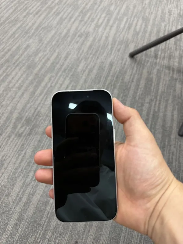 iPhone 17 pro silver sotiladi 8 iPhone 17 pro silver sotiladi 8