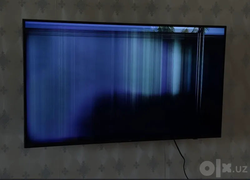 Телевизор BQ Smart. TV - экран с дефектом 2