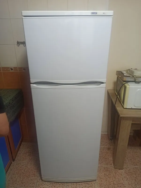 Продается холодильник Атлант