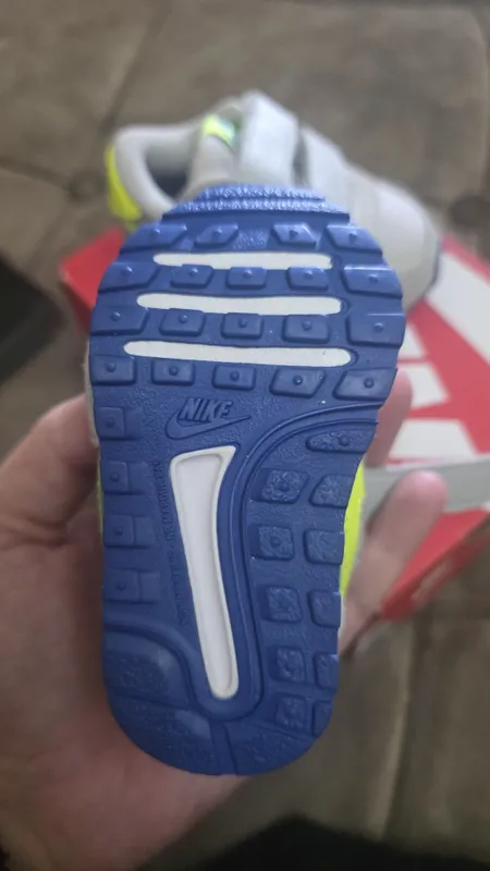 Nike оригинал кроссовки размер 17 с Германии 150000сум — фото 3 Nike оригинал кроссовки размер 17 с Германии 150000сум — фото 3