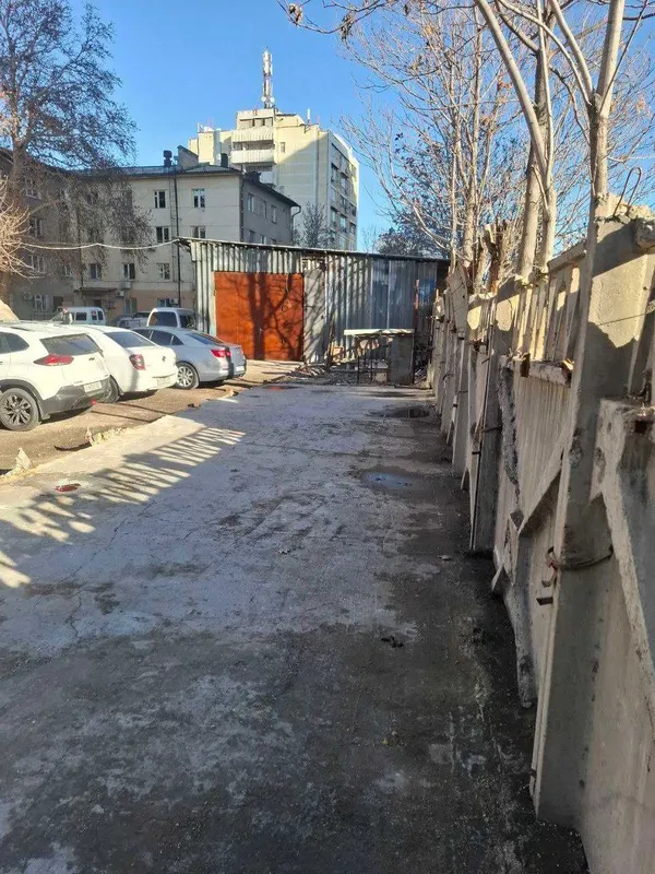 Продаётся земля с нежилым зданием 3