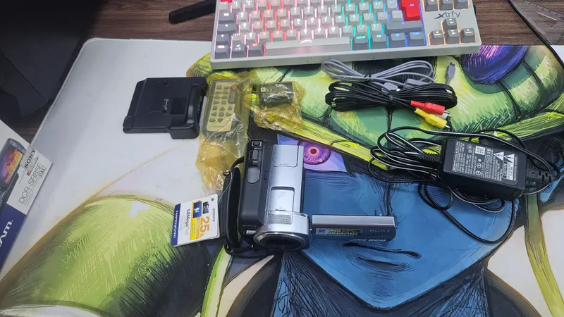 Камера от Sony Handycam DCR-SR85E Камера от Sony Handycam DCR-SR85E